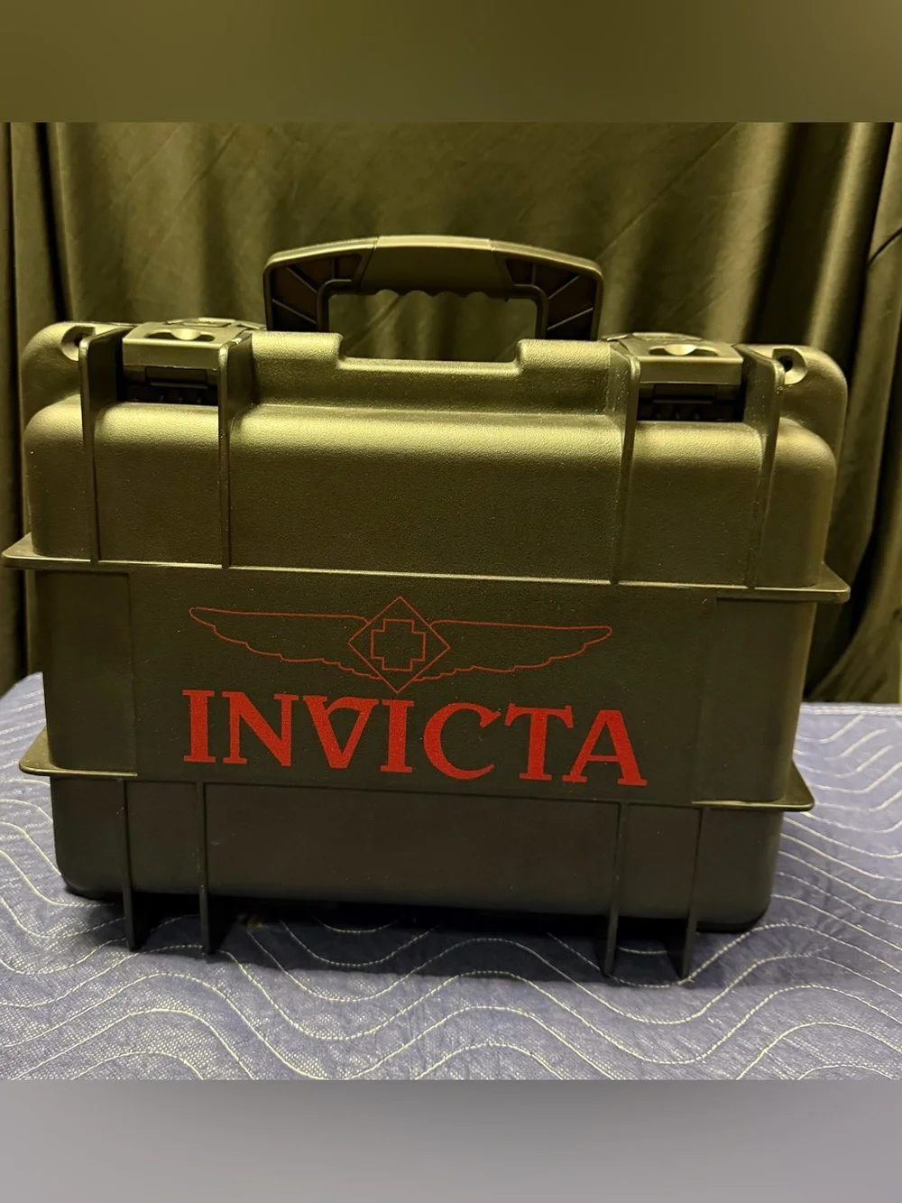 Invicta 8 Slots Impact Resistant Black Hard-Shell  Case)